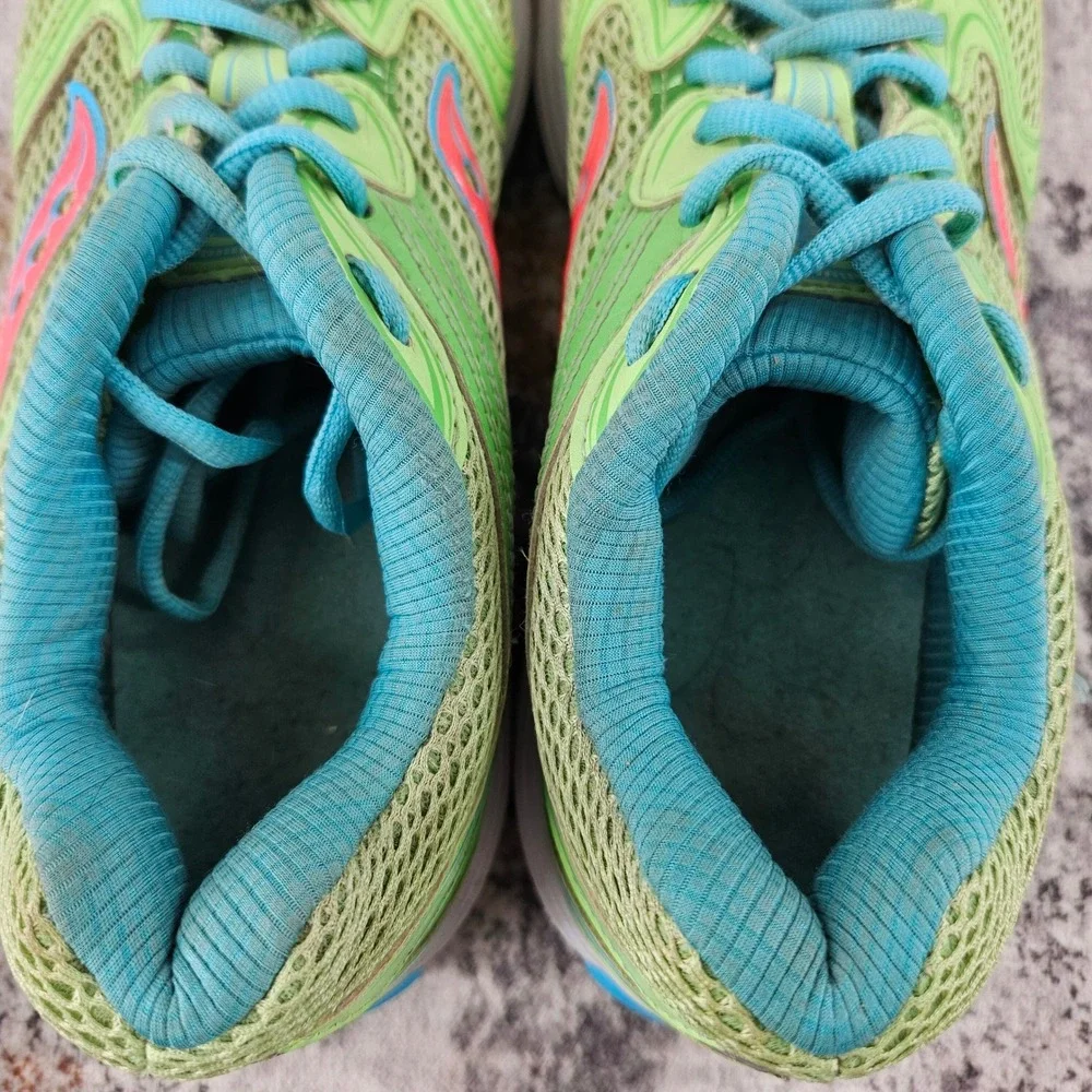 Saucony Running Shoes Womens 9.5 Green Grid‎ Tornado 6 S15224-5